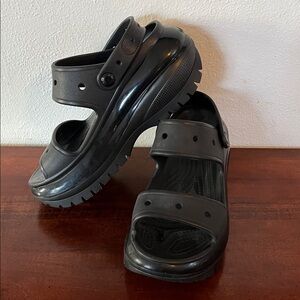 CROCS Mega Crush Platform Sandal in Black Size 8